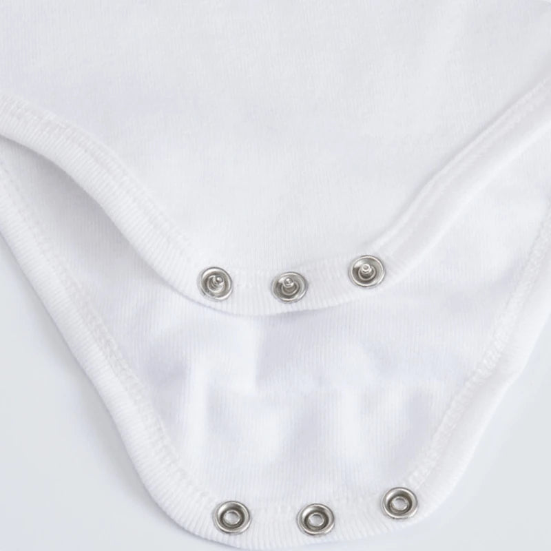 Body Bebé Unisex "Mom + Dad = Me" (Varios Colores)